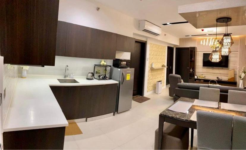 Aeon Towers Executive Suite 2Br 18Th Floor Davao City 외부 사진